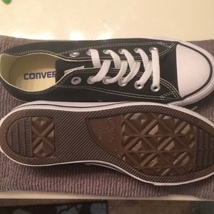 Women’s 7.5 black converse